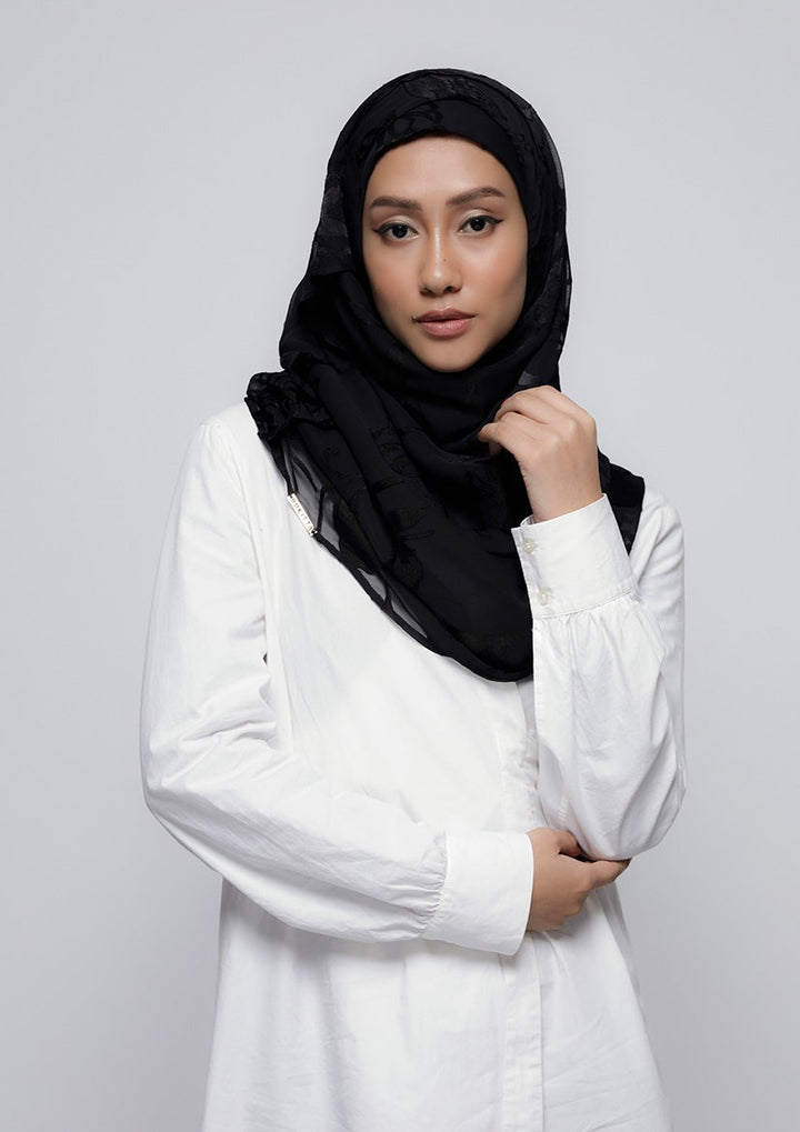 She Black - Printed Brasso - BOKITTA Hijab